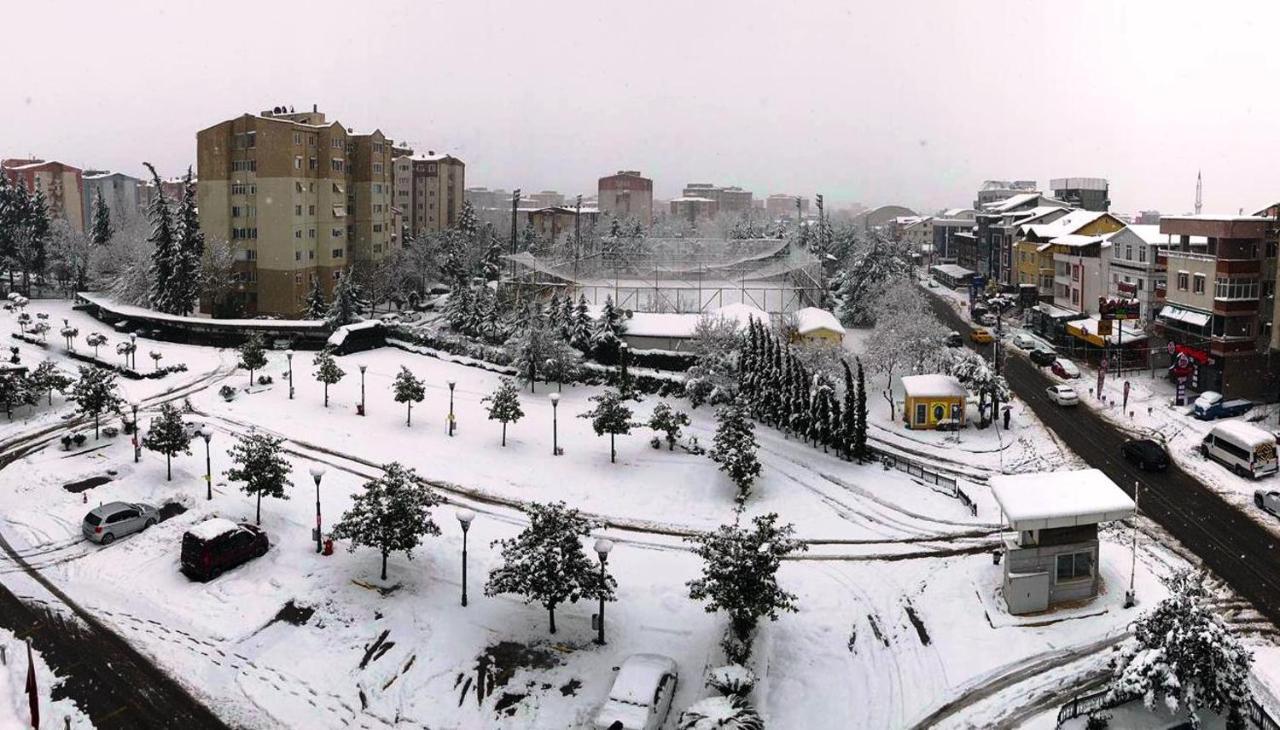 รามาดา พลาซา บาย วินด์แฮม อิซมิต Hotel โคจาเอลี ภายนอก รูปภาพ View of the town in winter