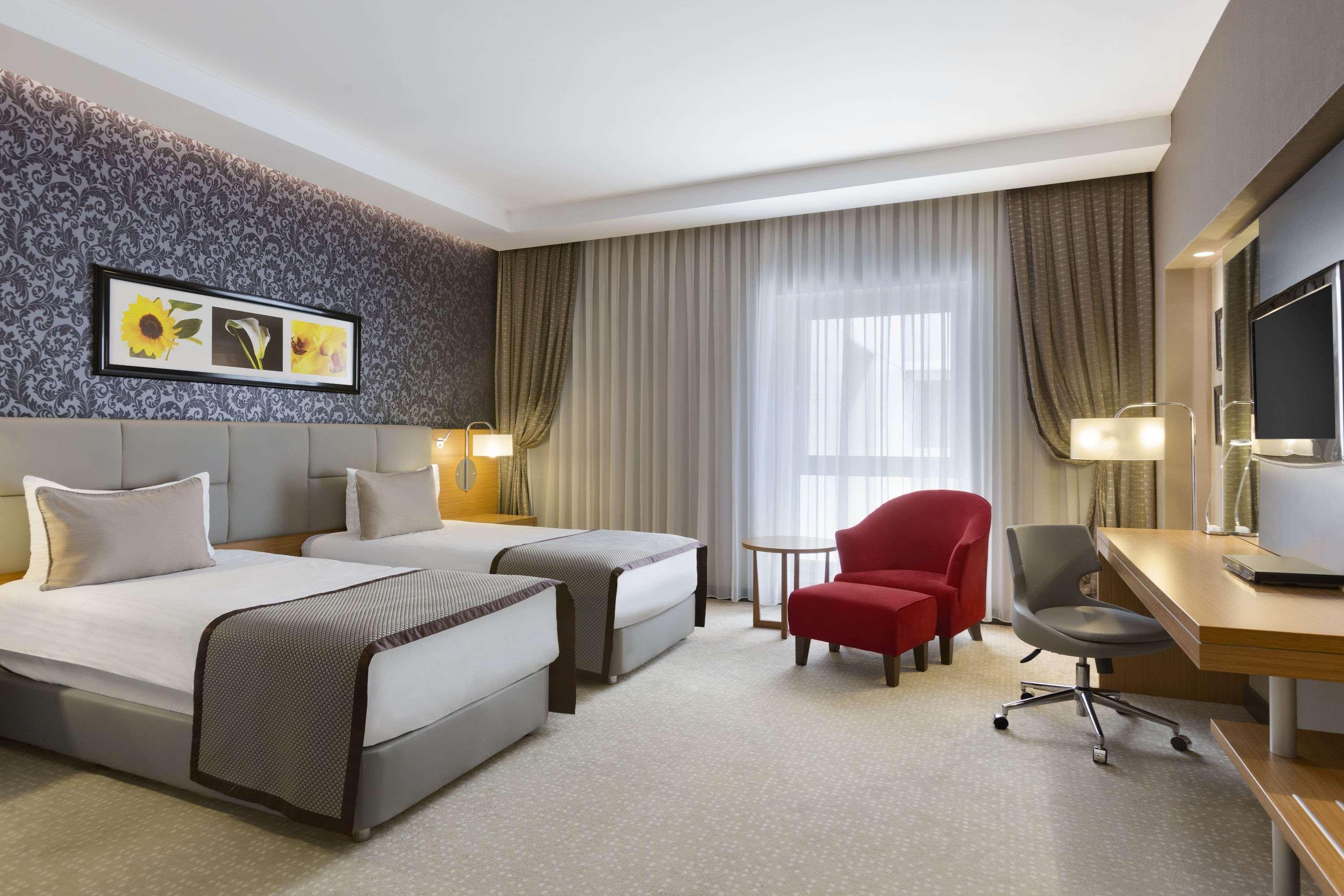 รามาดา พลาซา บาย วินด์แฮม อิซมิต Hotel โคจาเอลี ภายนอก รูปภาพ A room at the hotel