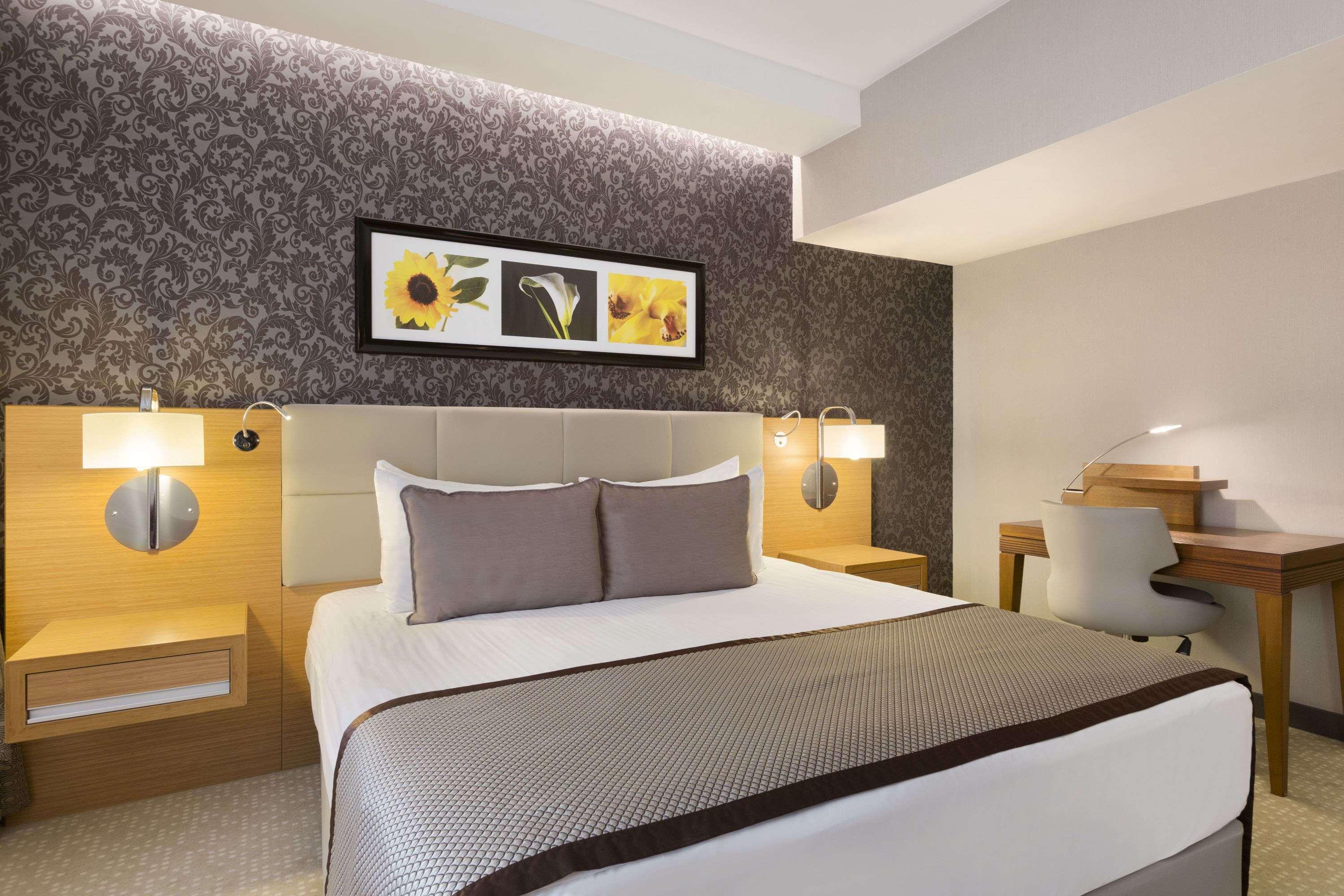 รามาดา พลาซา บาย วินด์แฮม อิซมิต Hotel โคจาเอลี ภายนอก รูปภาพ A bedroom at the hotel