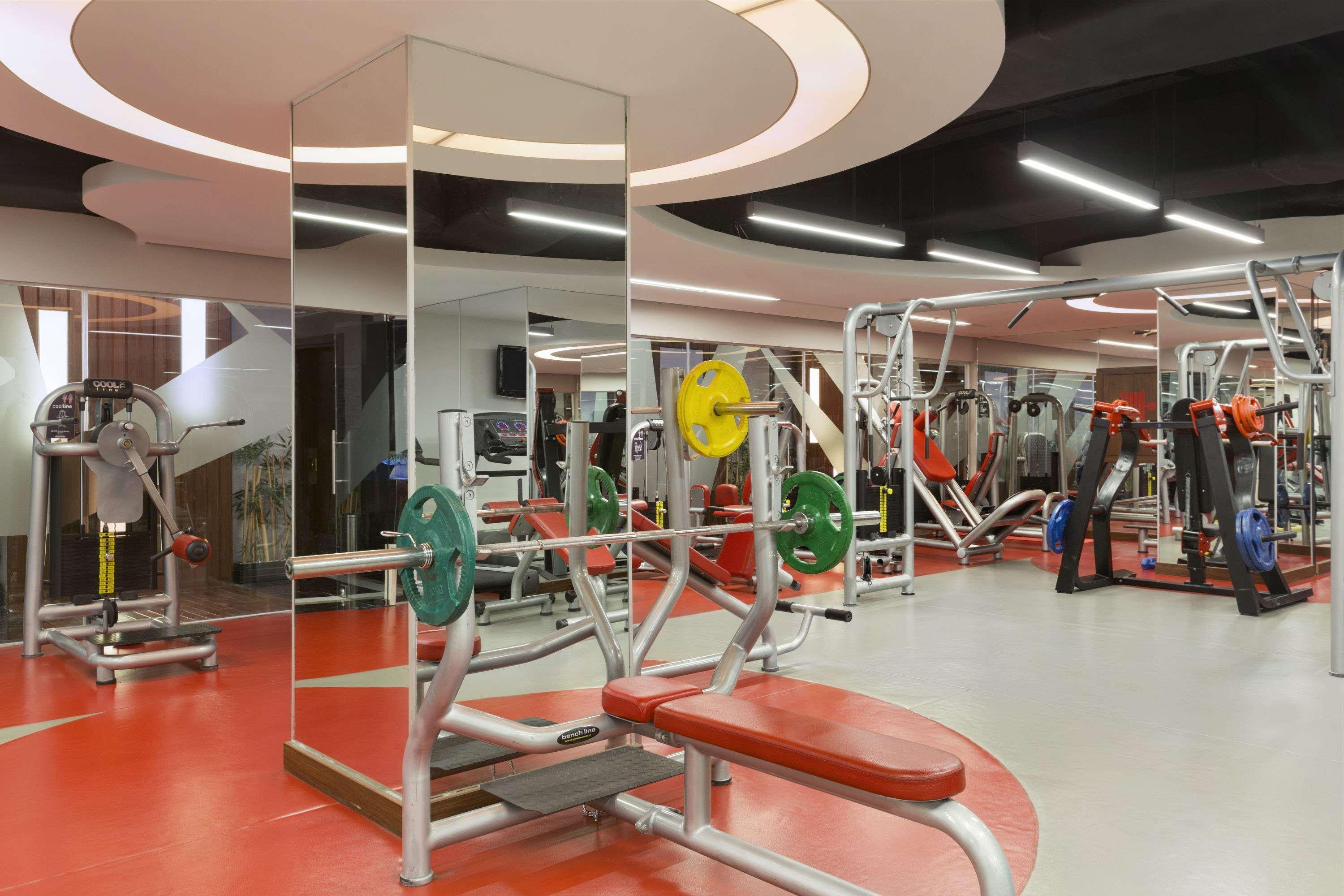 รามาดา พลาซา บาย วินด์แฮม อิซมิต Hotel โคจาเอลี ภายนอก รูปภาพ The gym at the University of Roehampton