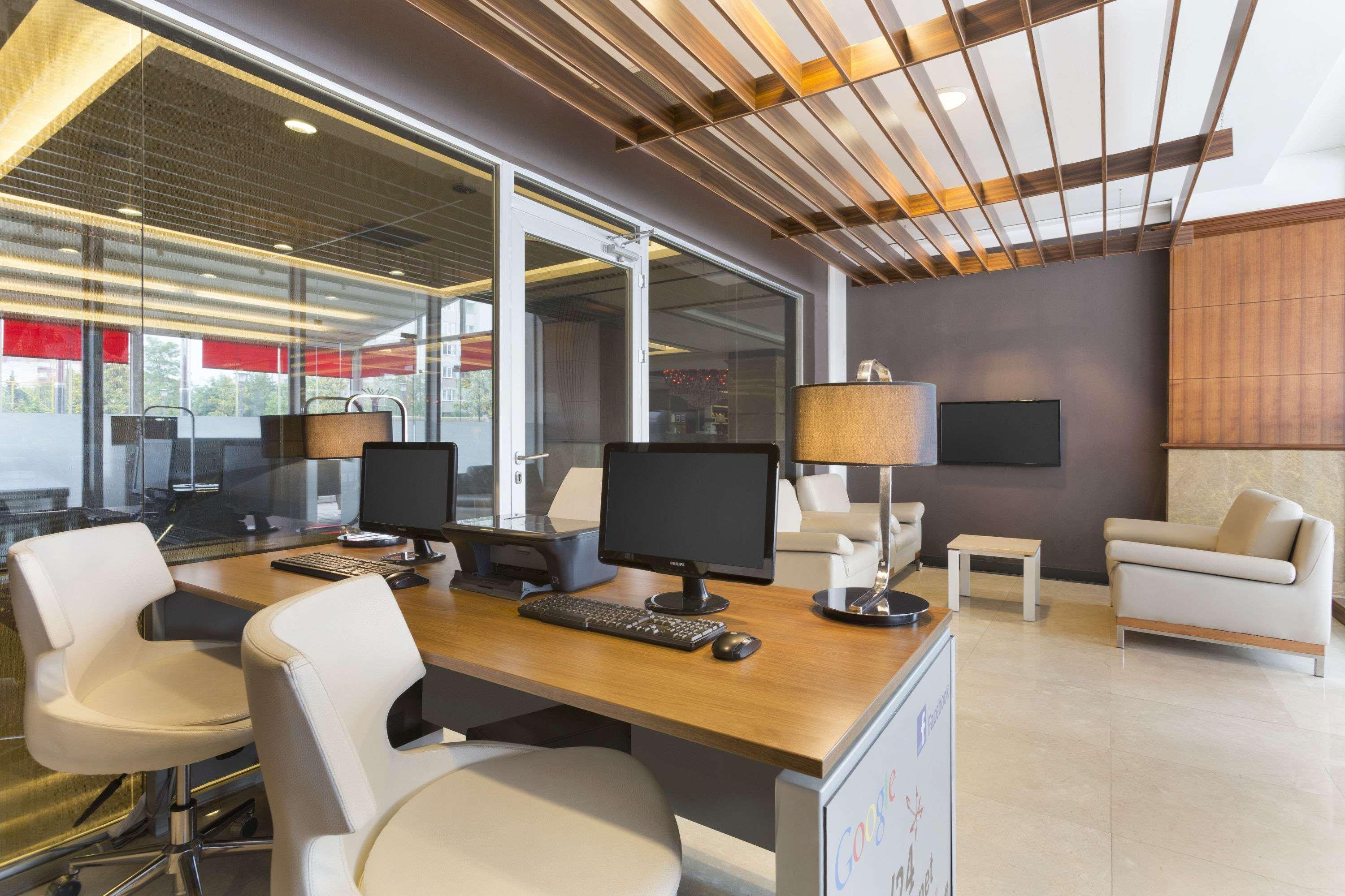 รามาดา พลาซา บาย วินด์แฮม อิซมิต Hotel โคจาเอลี ภายนอก รูปภาพ 3D interior rendering of a modern office