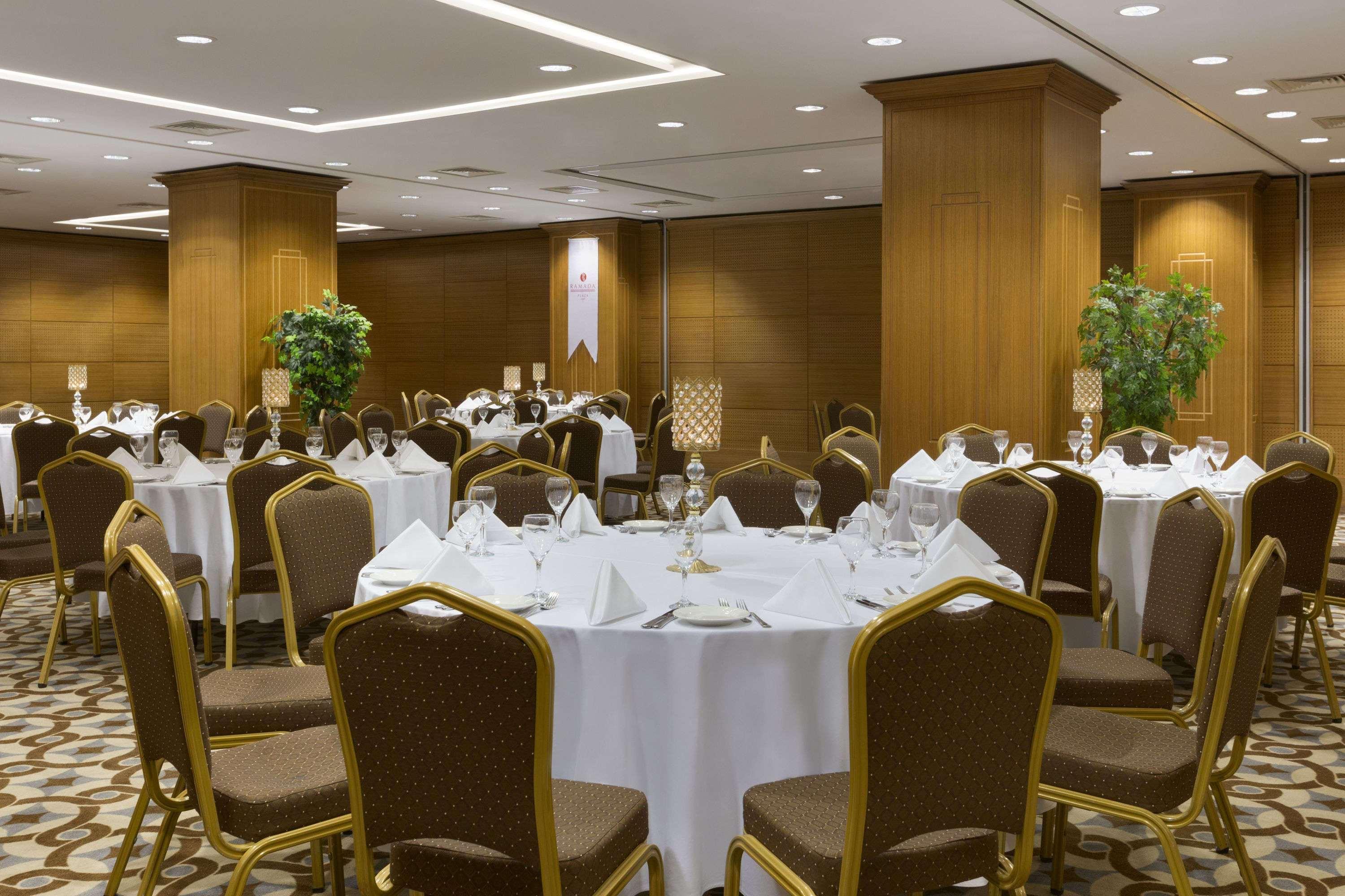 รามาดา พลาซา บาย วินด์แฮม อิซมิต Hotel โคจาเอลี ภายนอก รูปภาพ The ballroom