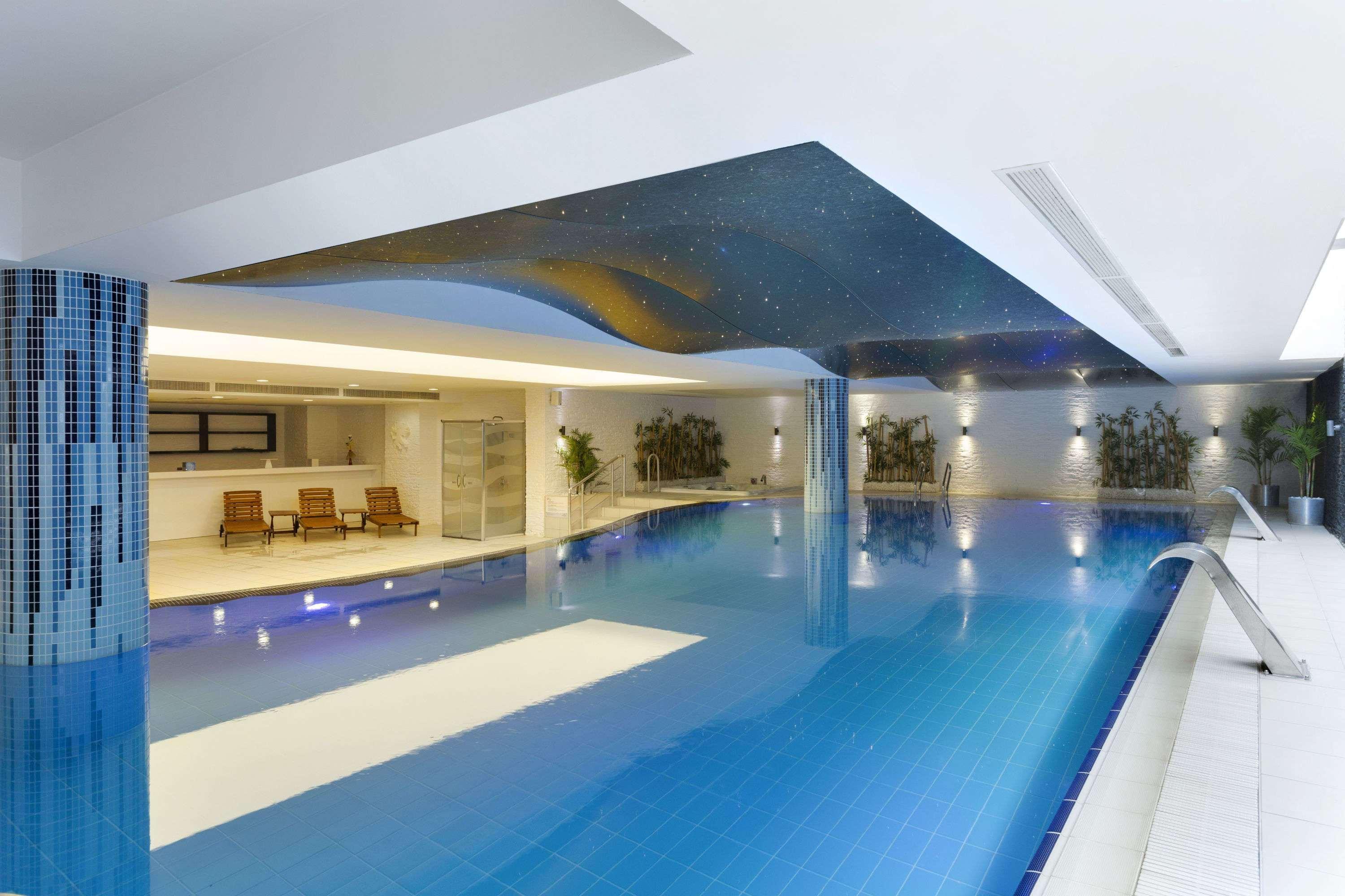 รามาดา พลาซา บาย วินด์แฮม อิซมิต Hotel โคจาเอลี ภายนอก รูปภาพ The swimming pool at the hotel