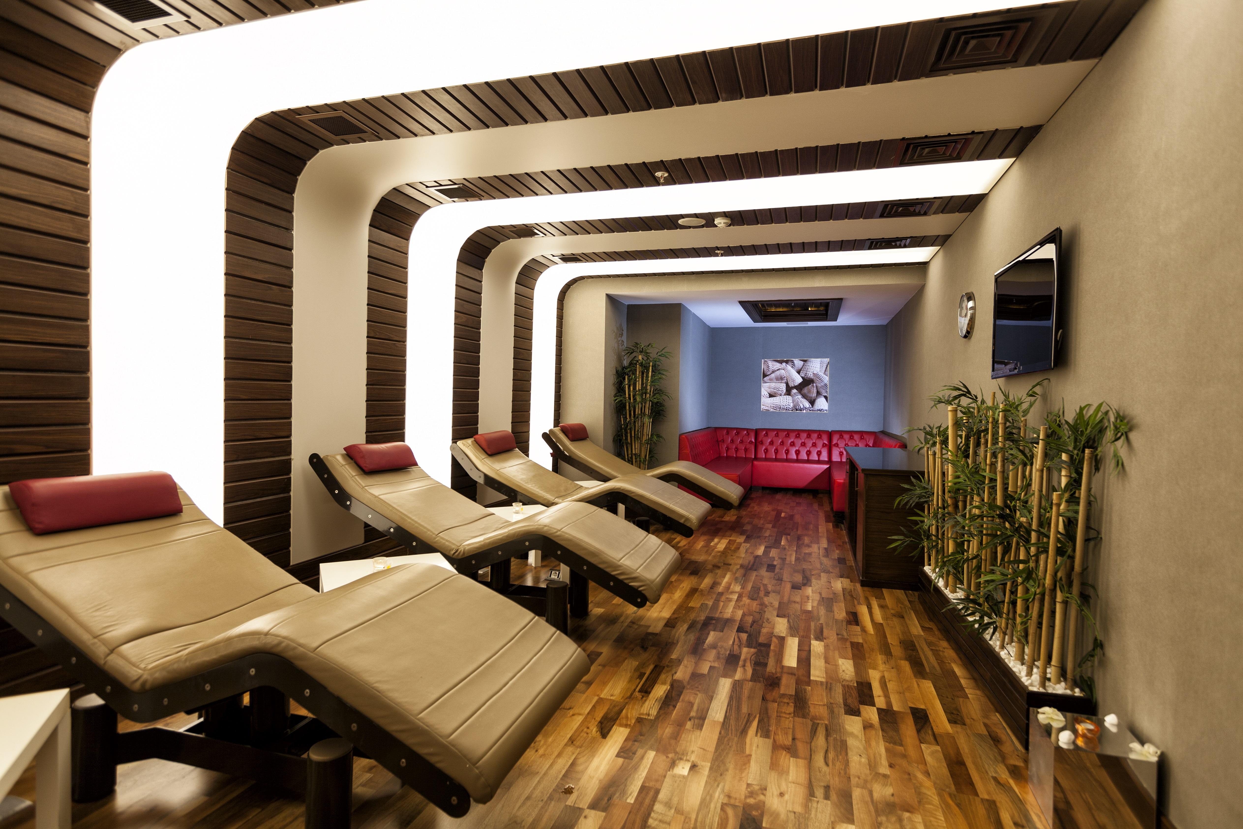 รามาดา พลาซา บาย วินด์แฮม อิซมิต Hotel โคจาเอลี ภายนอก รูปภาพ A foot massage parlor in Seoul, South Korea