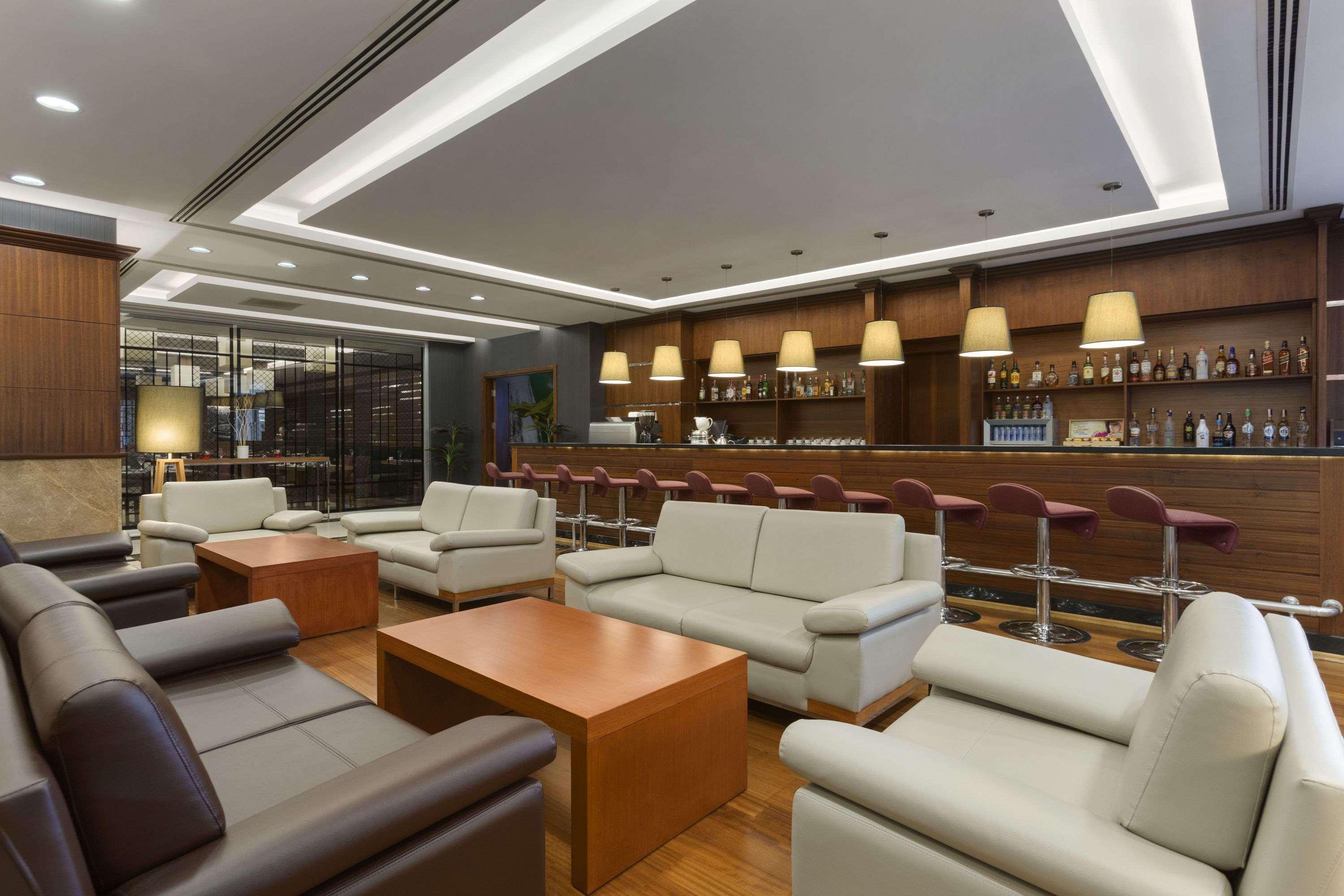 รามาดา พลาซา บาย วินด์แฮม อิซมิต Hotel โคจาเอลี ภายนอก รูปภาพ The lounge at the airport