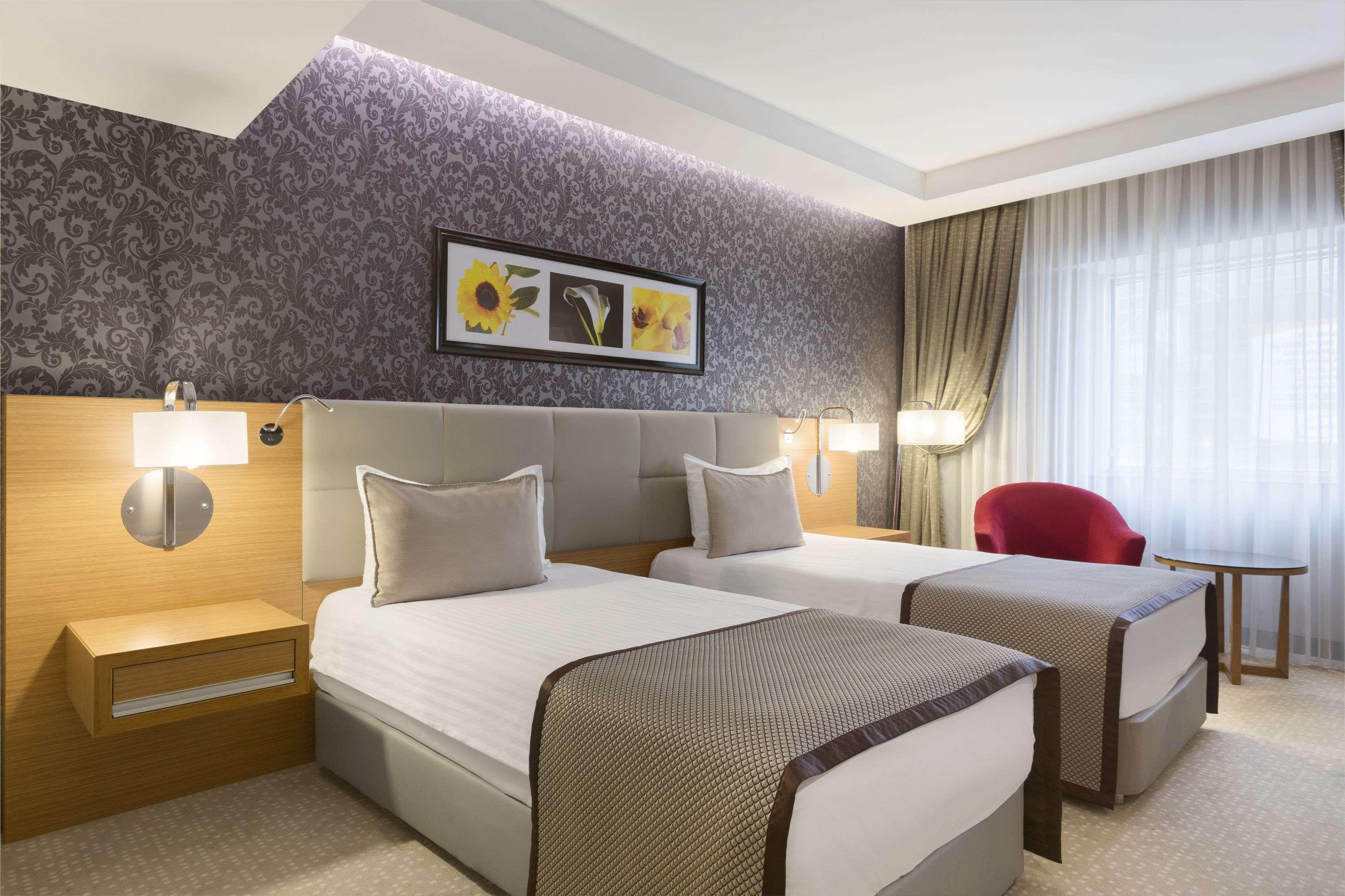 รามาดา พลาซา บาย วินด์แฮม อิซมิต Hotel โคจาเอลี ภายนอก รูปภาพ A room at the hotel