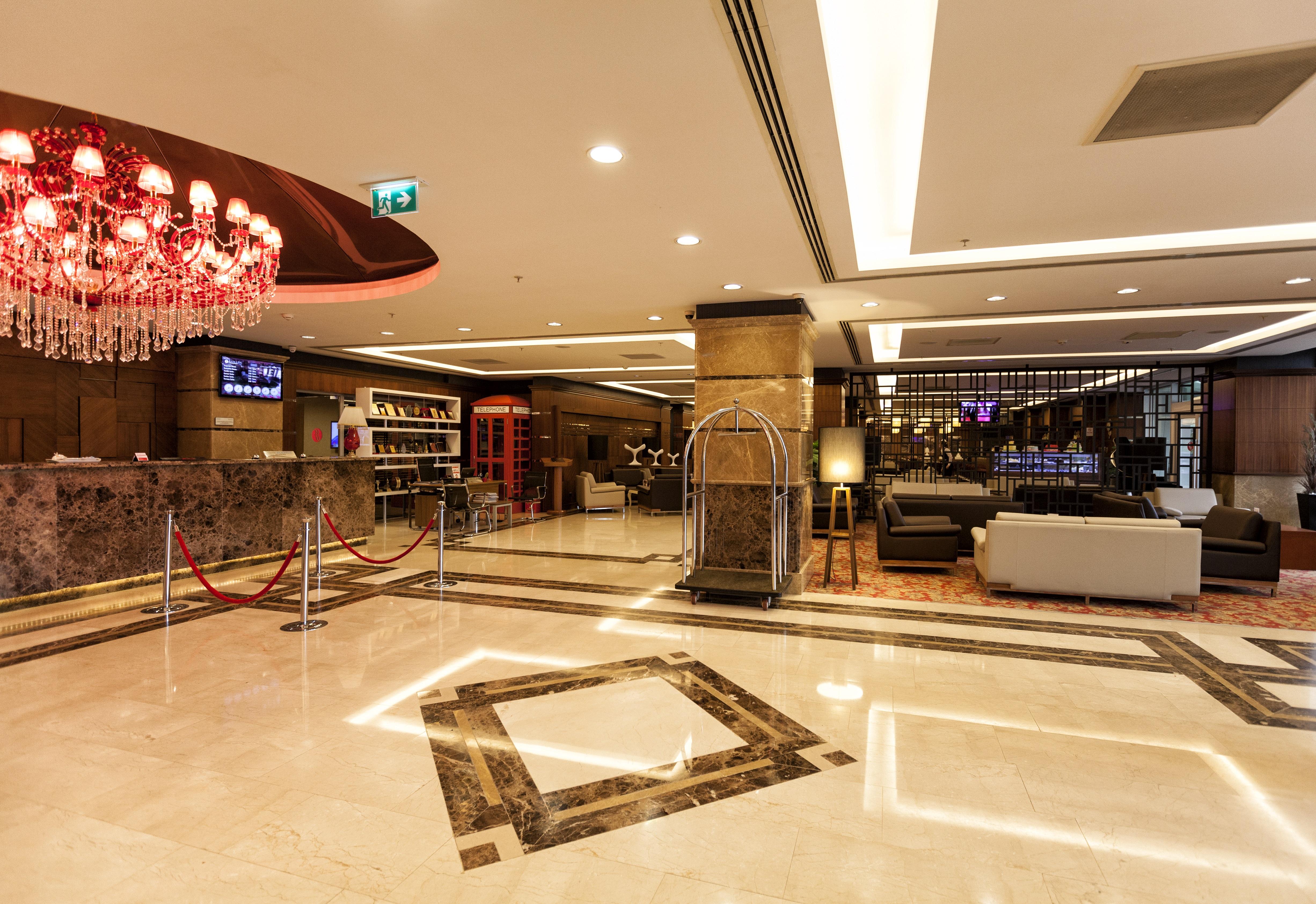 รามาดา พลาซา บาย วินด์แฮม อิซมิต Hotel โคจาเอลี ภายนอก รูปภาพ Lobby