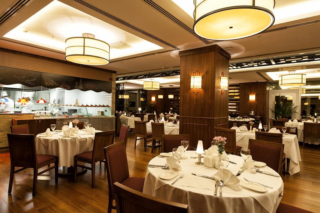 รามาดา พลาซา บาย วินด์แฮม อิซมิต Hotel โคจาเอลี ภายนอก รูปภาพ The interior of the restaurant