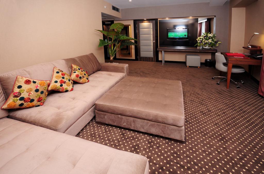 รามาดา พลาซา บาย วินด์แฮม อิซมิต Hotel โคจาเอลี ภายนอก รูปภาพ A suite at the hotel