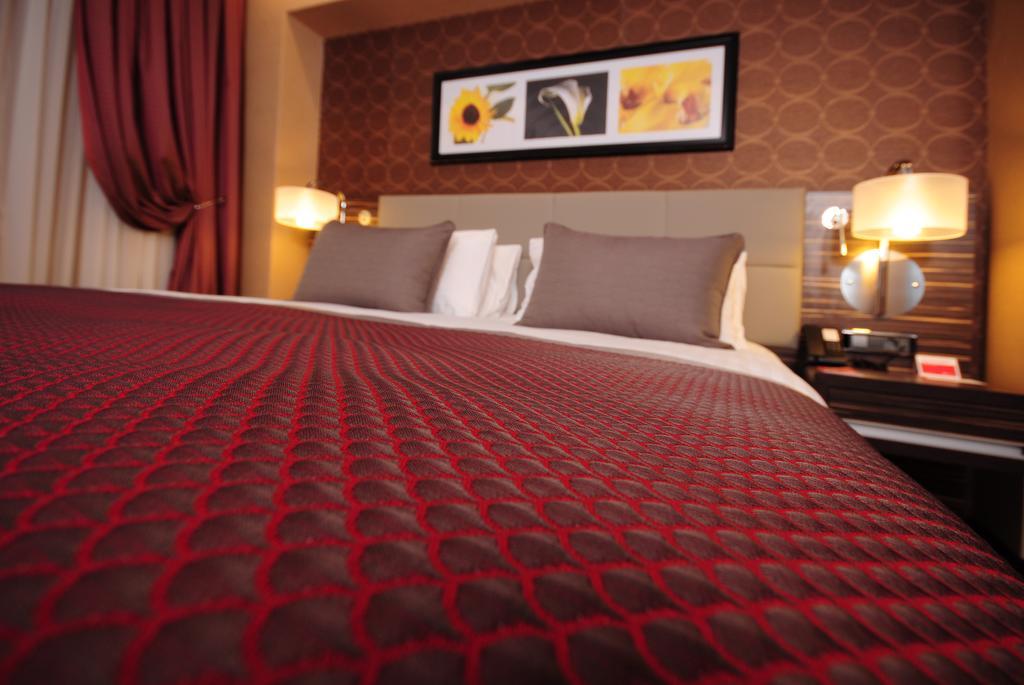 รามาดา พลาซา บาย วินด์แฮม อิซมิต Hotel โคจาเอลี ภายนอก รูปภาพ A bed