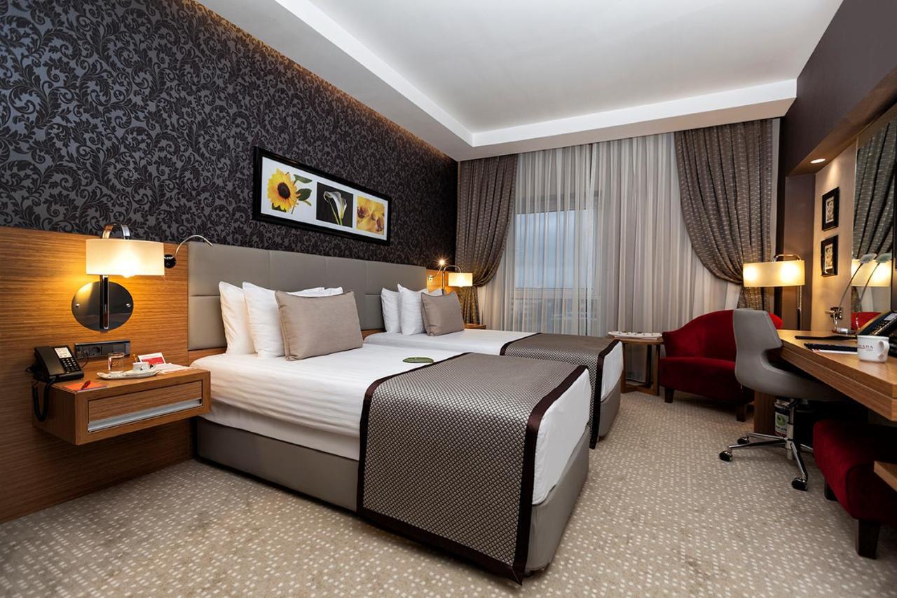 รามาดา พลาซา บาย วินด์แฮม อิซมิต Hotel โคจาเอลี ห้อง รูปภาพ A room at the hotel