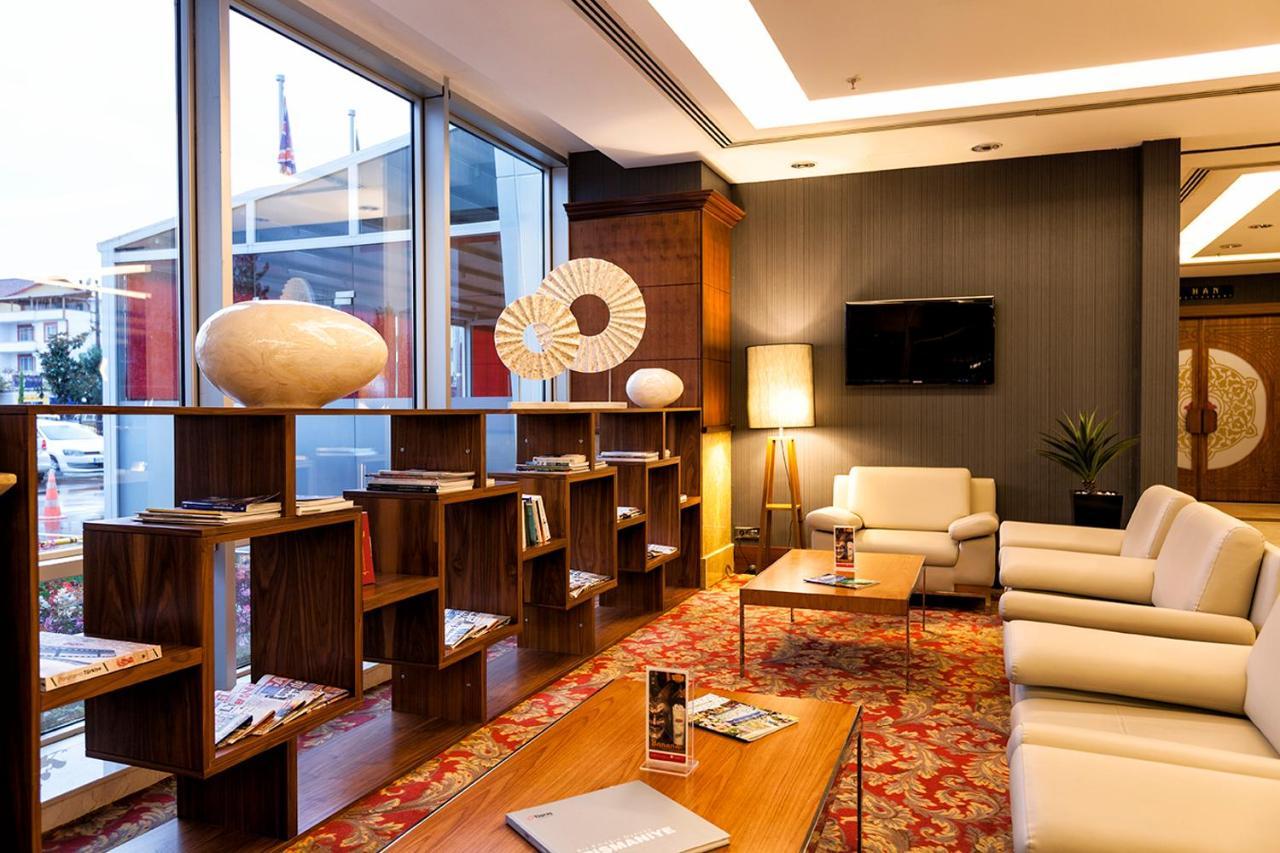 รามาดา พลาซา บาย วินด์แฮม อิซมิต Hotel โคจาเอลี ภายนอก รูปภาพ The lounge at the airport