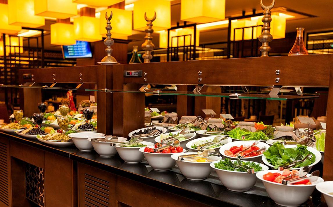 รามาดา พลาซา บาย วินด์แฮม อิซมิต Hotel โคจาเอลี ภายนอก รูปภาพ A salad bar